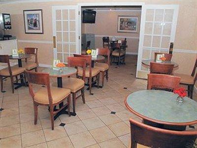 Hotel La Quinta By Wyndham Tampa Fairgrounds - Casino Mango