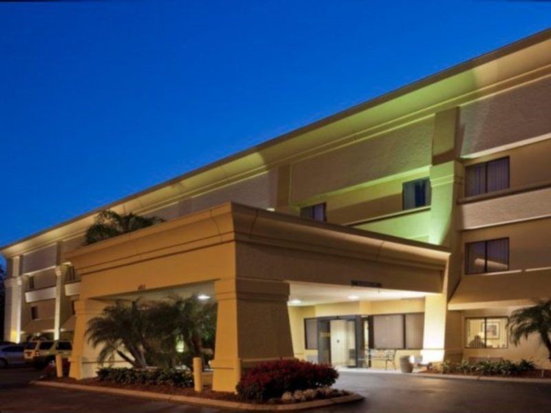 Hotel La Quinta By Wyndham Tampa Fairgrounds - Casino Mango